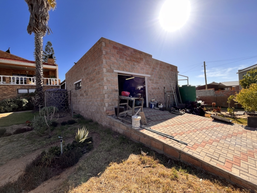 5 Bedroom Property for Sale in Lamberts Bay Western Cape